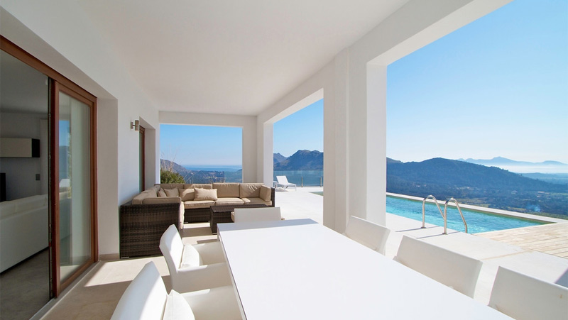 Morning sun at this modern villa in Pollensa's best Address