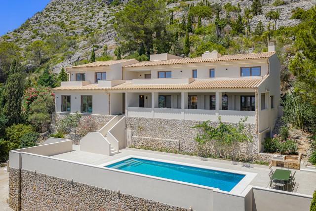 Magnificent, renovated villa with incredible sea views for sale in Pollensa, North Mallorca