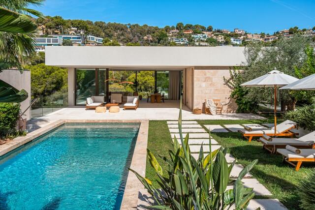 Luxury villa with guest apartment for sale in Portals Nous, Mallorca