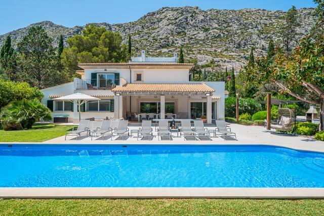 Luxury villa for sale in Pollensa with rental license – High Income Investment Opportunity