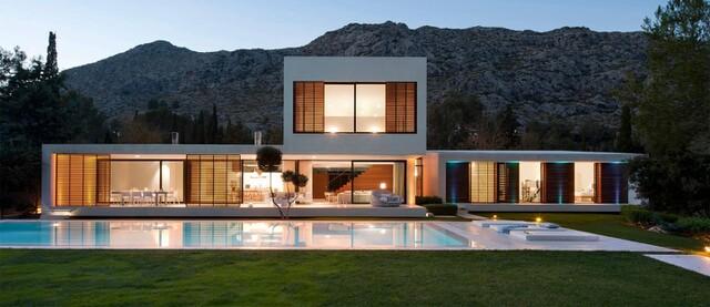 Modern luxury villa with tennis court for sale in Pollensa, North Mallorca