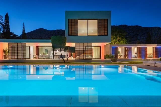 Modern luxury villa with tennis court for sale in Pollensa, North Mallorca