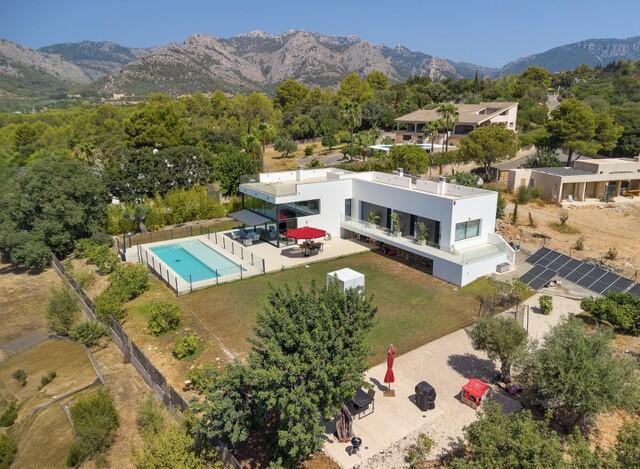 Designer mountain view villa for sale in Bunyola, West Mallorca
